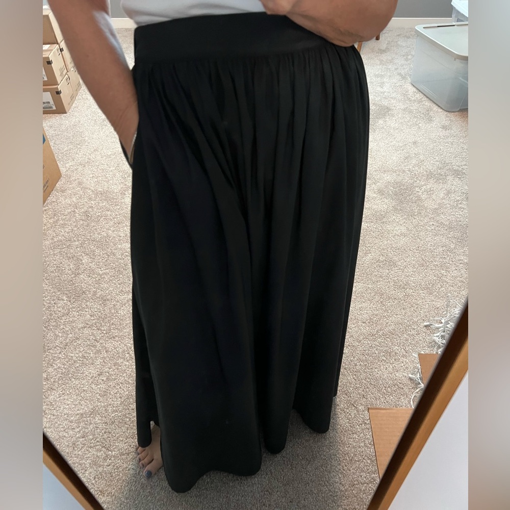 Elegant Black Maxi Skirt - Picture 2 of 5